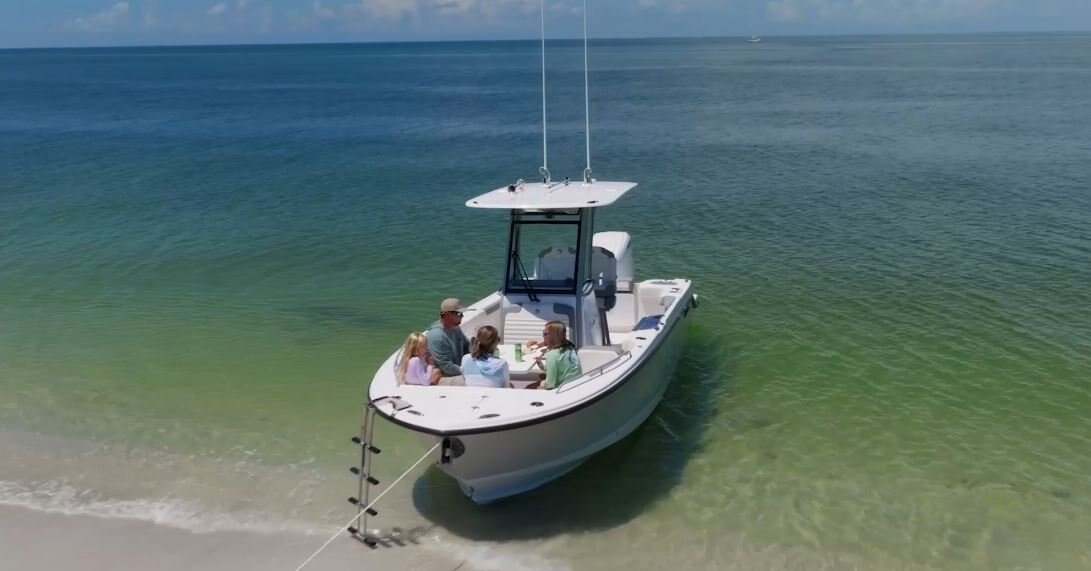 2026 EdgeWater 250CC Center Console Series