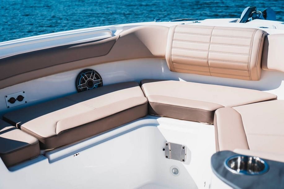 2026 EdgeWater 262CC Center Console Series