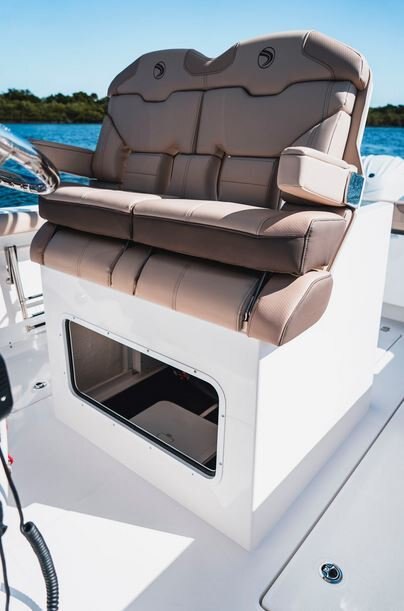 2026 EdgeWater 262CC Center Console Series