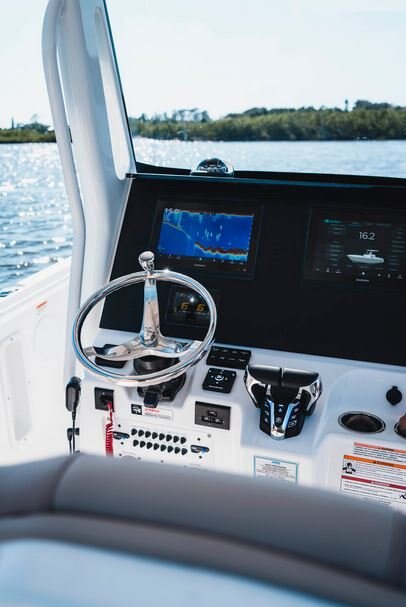 2026 EdgeWater 262CC Center Console Series