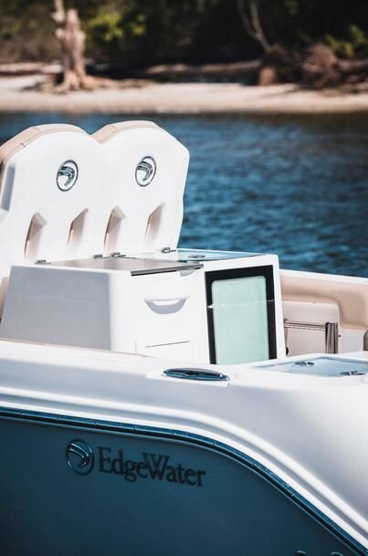 2026 EdgeWater 262CC Center Console Series
