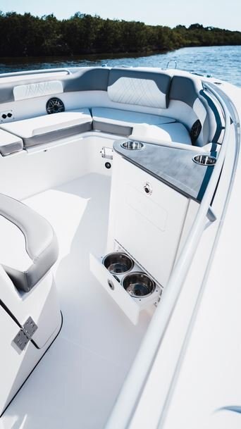 2026 EdgeWater 262CC Center Console Series