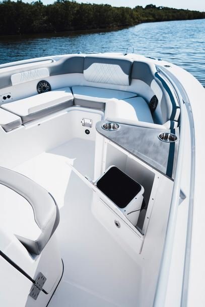 2026 EdgeWater 262CC Center Console Series