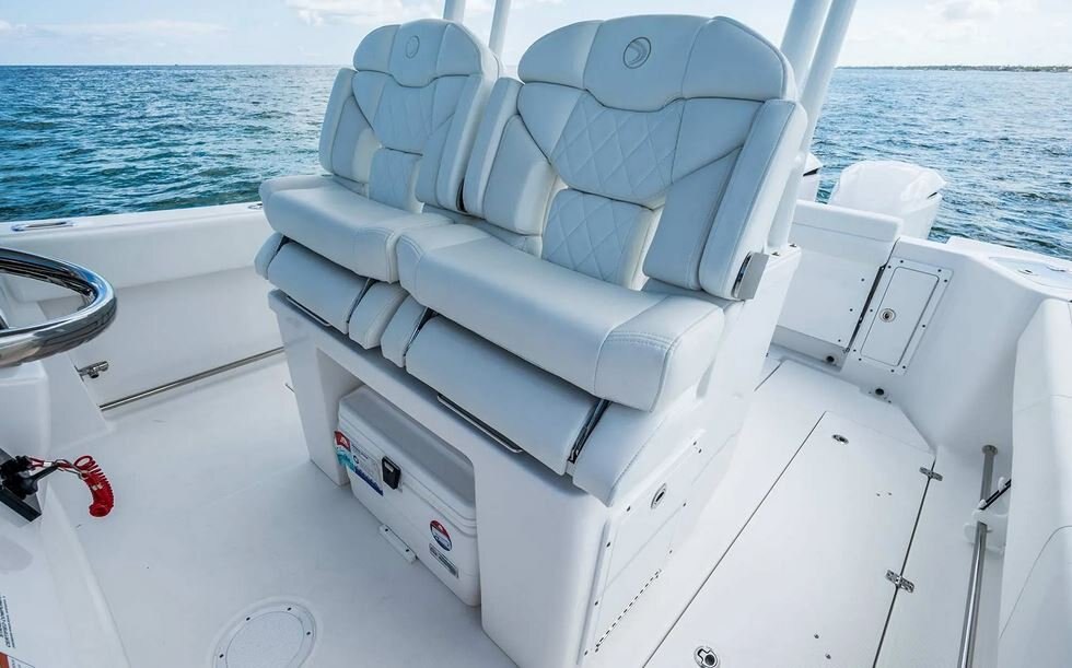 2026 EdgeWater 285CC Center Console Series