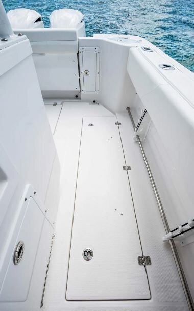 2026 EdgeWater 285CC Center Console Series