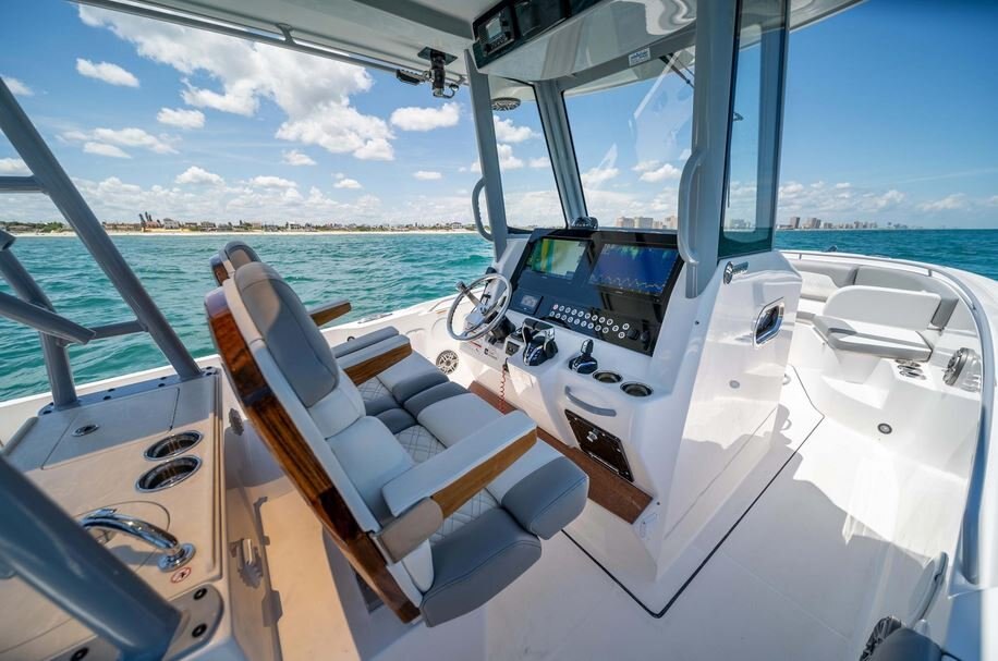 2026 EdgeWater 285CC Center Console Series