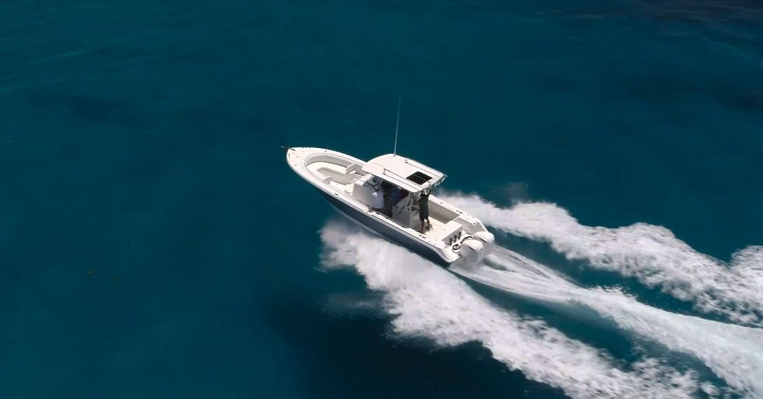 2026 EdgeWater 325CC Center Console Series