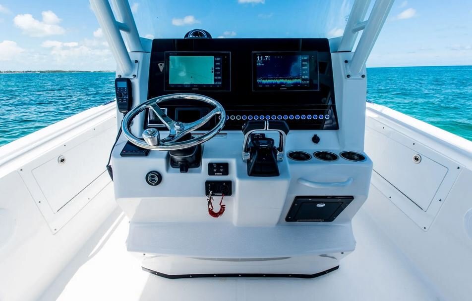 2026 EdgeWater 325CC Center Console Series