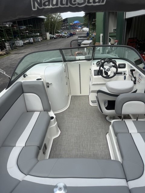 2022 NauticStar 223DC