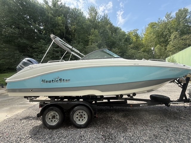 2022 NauticStar 223DC