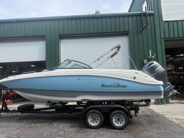 2022 NauticStar 223DC