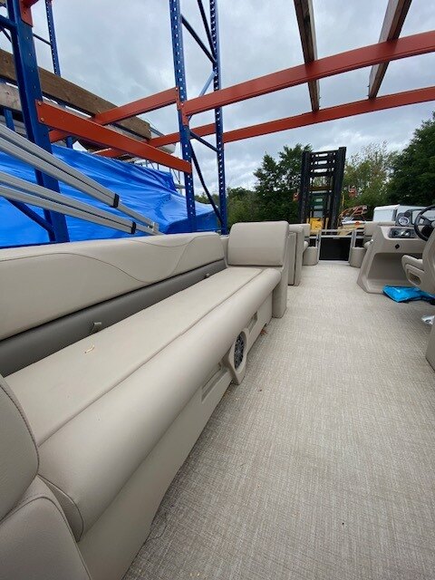 2023 Legend Boats Q Series LE 21 Lounge