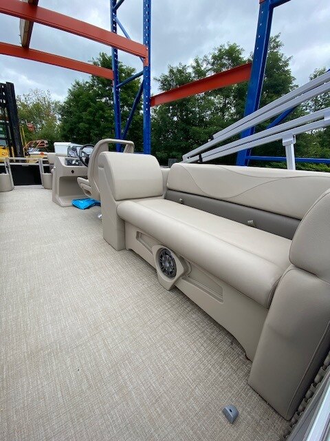 2023 Legend Boats Q Series LE 21 Lounge