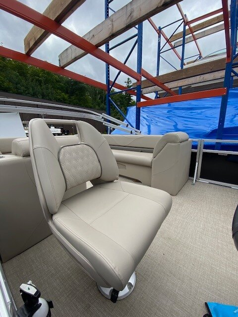 2023 Legend Boats Q Series LE 21 Lounge