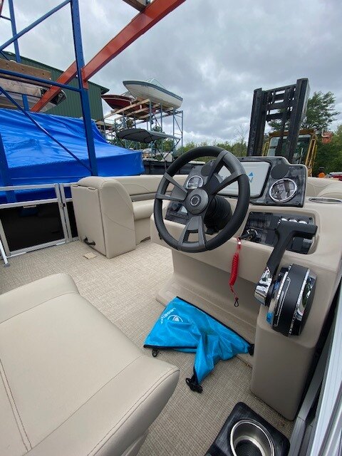 2023 Legend Boats Q Series LE 21 Lounge