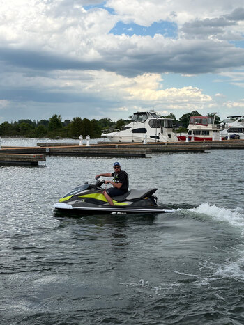 2009 Sea Ray 210 (Consignment)