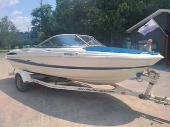 2005 Rinker 212 Captiva Bowrider