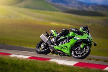 2026 Kawasaki NINJA ZX-6R Metallic Matte Graphenesteel Gray