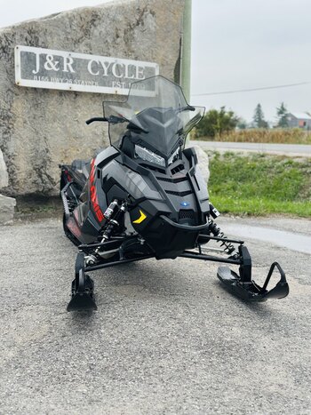 2025 Polaris 850 Switchback Assault 146 Shadow Gray / Gloss Black