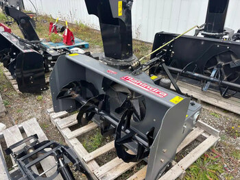 2017 Mahindra 1526