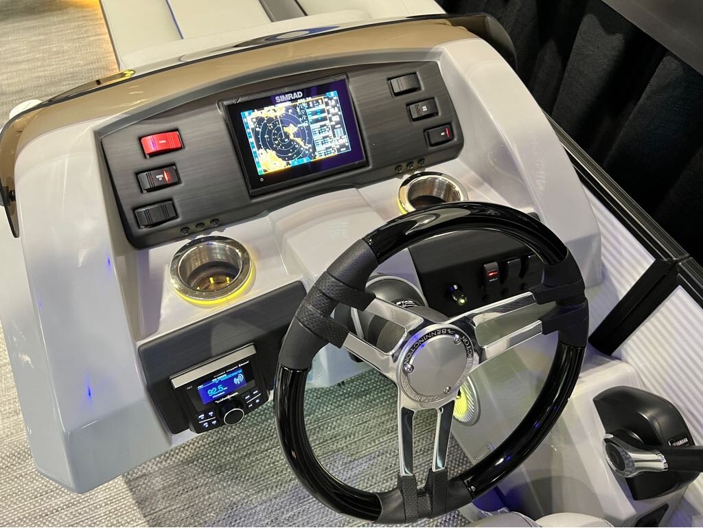 2023 Bennington 25 SXSRTD Top Deck Waterslide 175HP Yamaha VMAX SHO