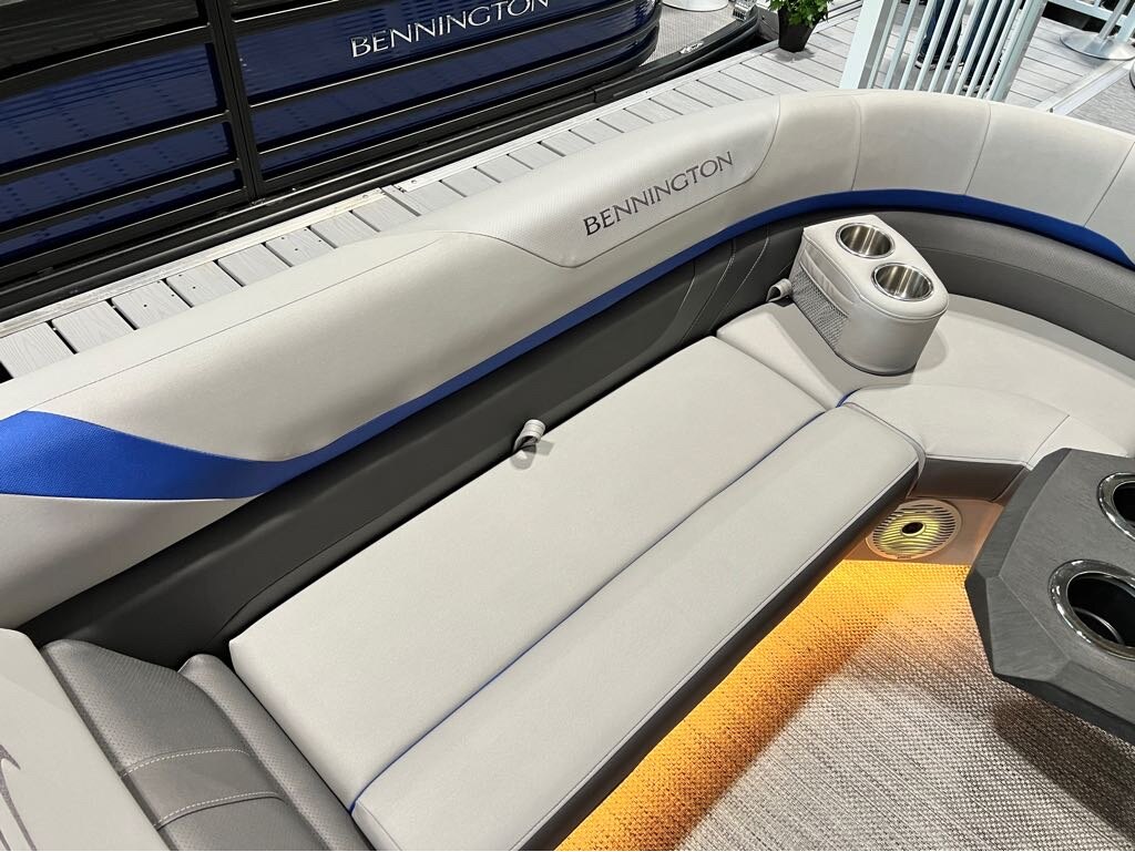 2023 Bennington 25 SXSRTD Top Deck Waterslide 175HP Yamaha VMAX SHO