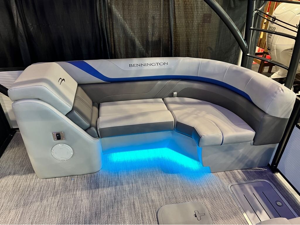 2023 Bennington 25 SXSRTD Top Deck Waterslide 175HP Yamaha VMAX SHO
