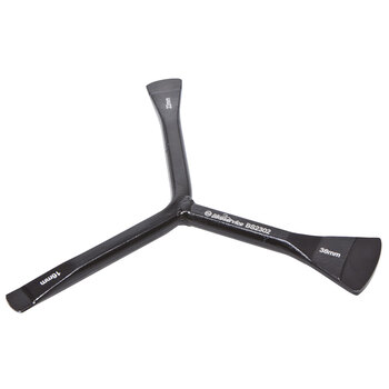 UNIVERSAL NIPPLE WRENCH.