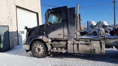 Volvo VNL64T 300 TR01