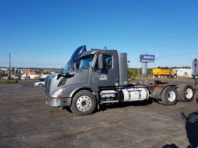 Volvo VNL64T 300 TR04