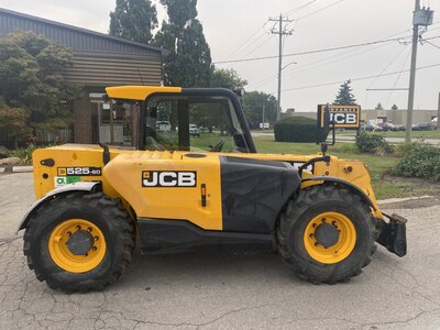 2015 JCB 525-60AG+, 2300HRS, Cab A/C, 2 Speed, Ride Control, Vari Speed, Road Lights