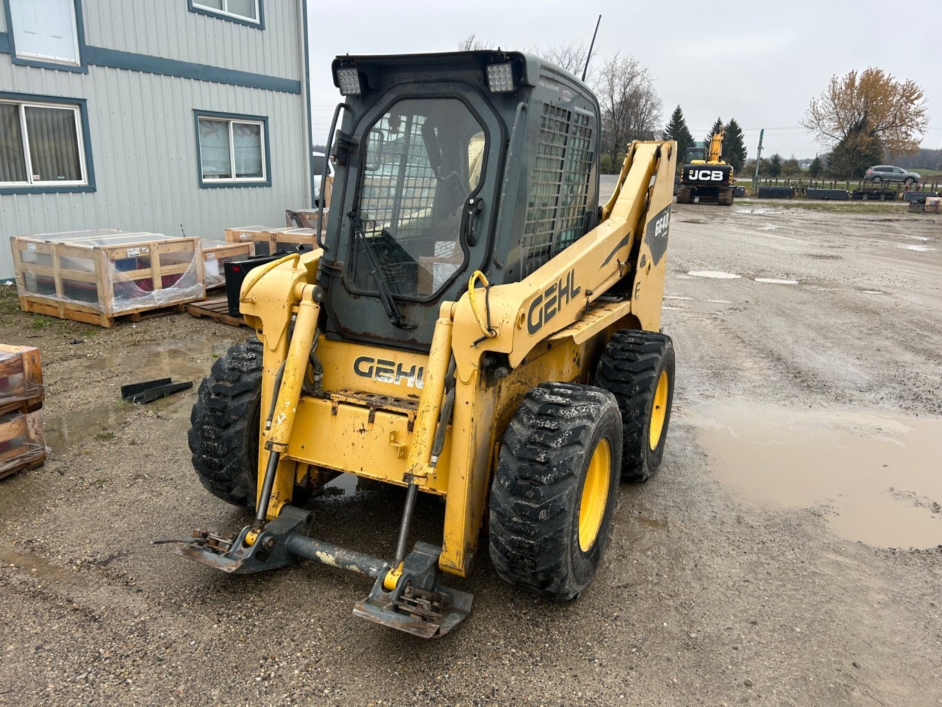 2010 GEHL 6640 SKID STEER, CAB WITH HEAT, 2 SPEED