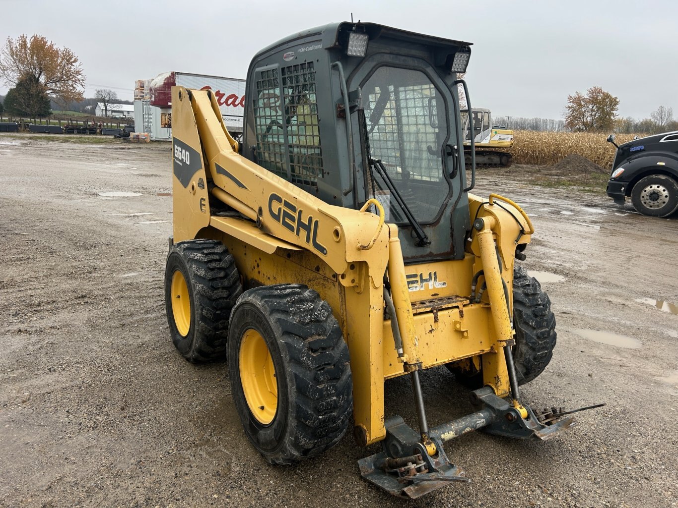 2010 GEHL 6640 SKID STEER, CAB WITH HEAT, 2 SPEED