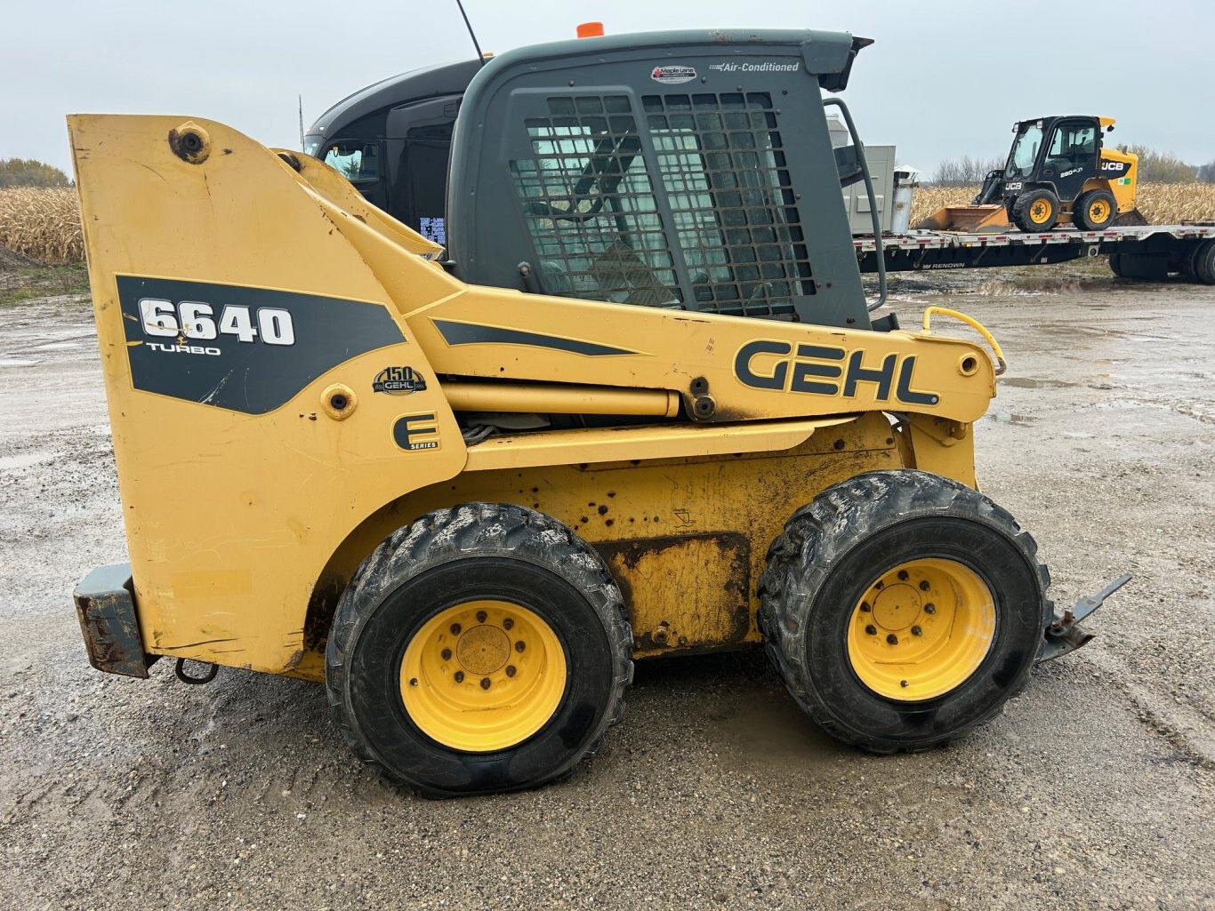 2010 GEHL 6640 SKID STEER, CAB WITH HEAT, 2 SPEED