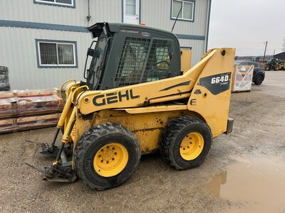 2010 GEHL 6640 SKID STEER, CAB WITH HEAT, 2 SPEED