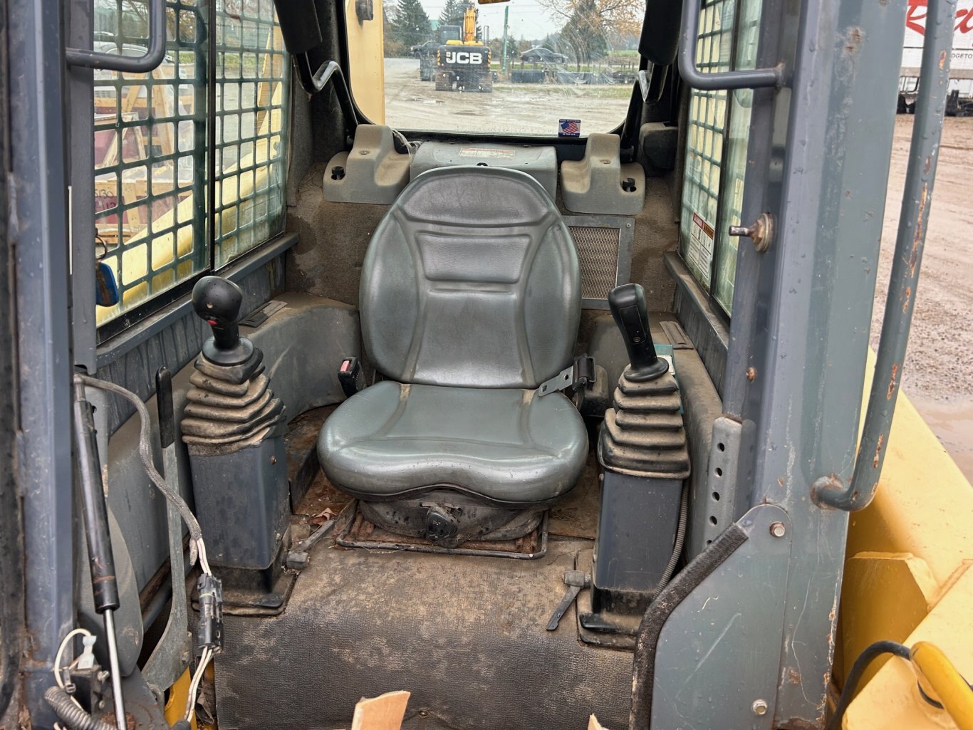 2010 GEHL 6640 SKID STEER, CAB WITH HEAT, 2 SPEED