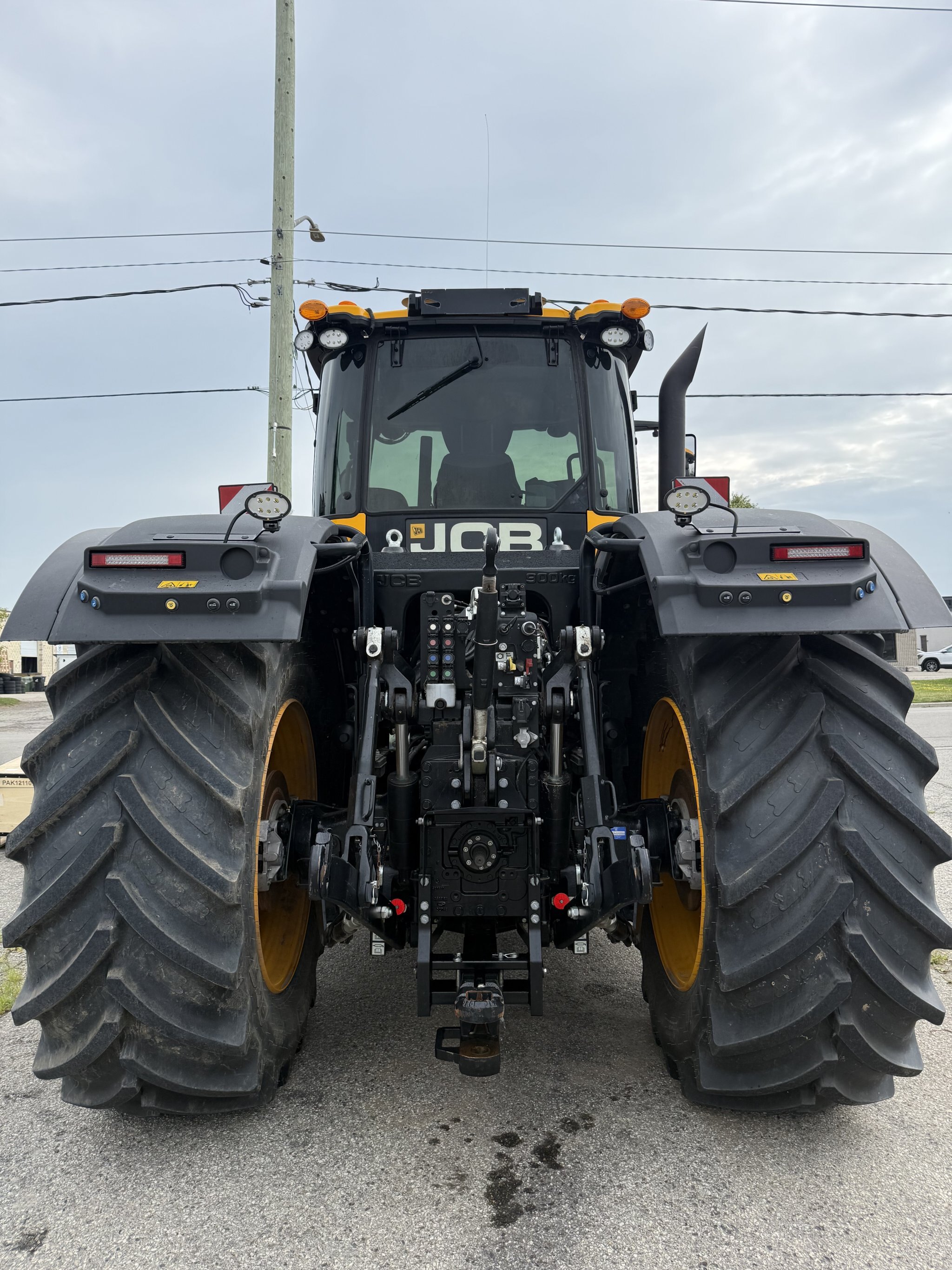2024 JCB 8330 FASTRAC ICON, UNDER 200HRS, SHOWS AS NEW, FRONT LINKAGE AND PTO