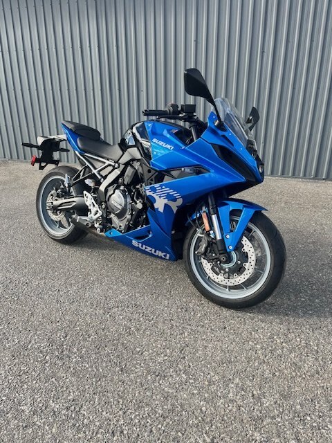 2024 Suzuki GSX 8R Metallic Triton Blue