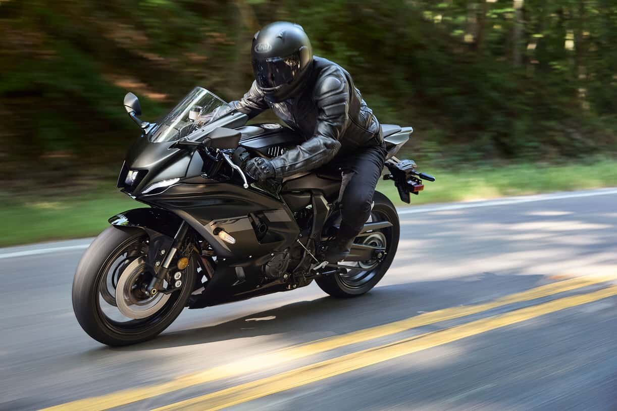 2025 Yamaha YZF R7 Matte Raven Black