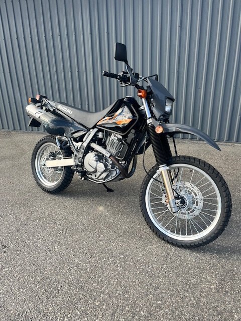 2025 Suzuki DR650SE Solid Black & Iron Gray