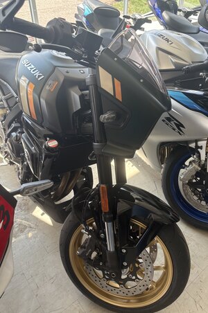 2026 Suzuki GSX 8TT Pearl Mat Shadow Green (QU5)
