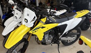 2025 Suzuki DR Z4S Champion Yellow No. 2 / Solid Special White (C1C)
