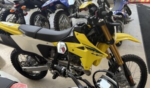 2025 Suzuki DR Z4S Champion Yellow No. 2 / Solid Special White (C1C)