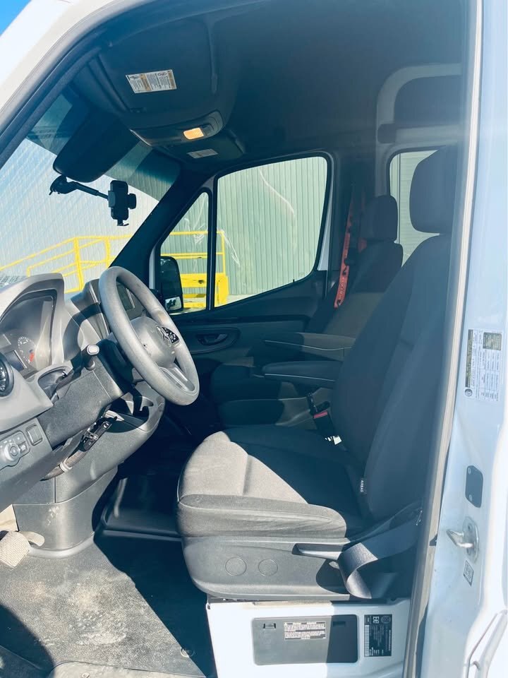 2022 Mercedes Benz sprinter 2500 crew