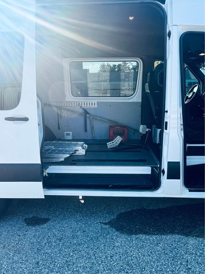 2022 Mercedes Benz sprinter 2500 crew