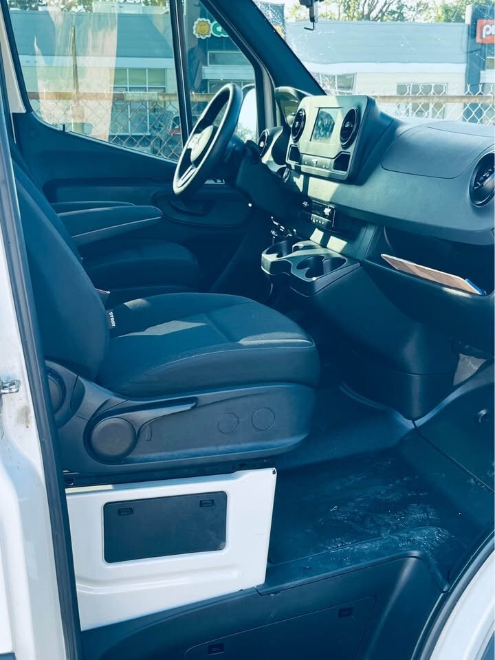 2022 Mercedes Benz sprinter 2500 crew