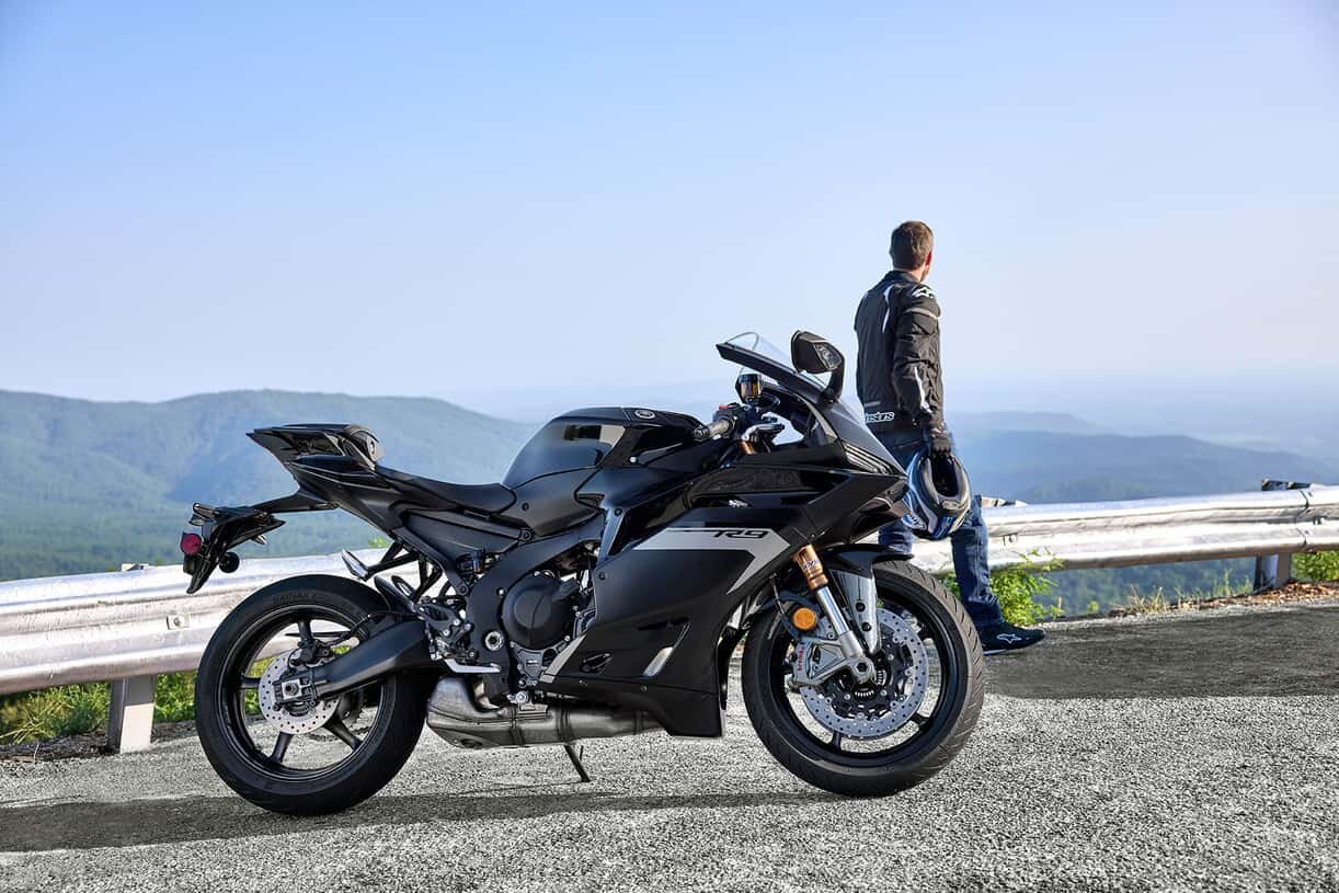 2025 Yamaha YZF R9 Matte Raven Black