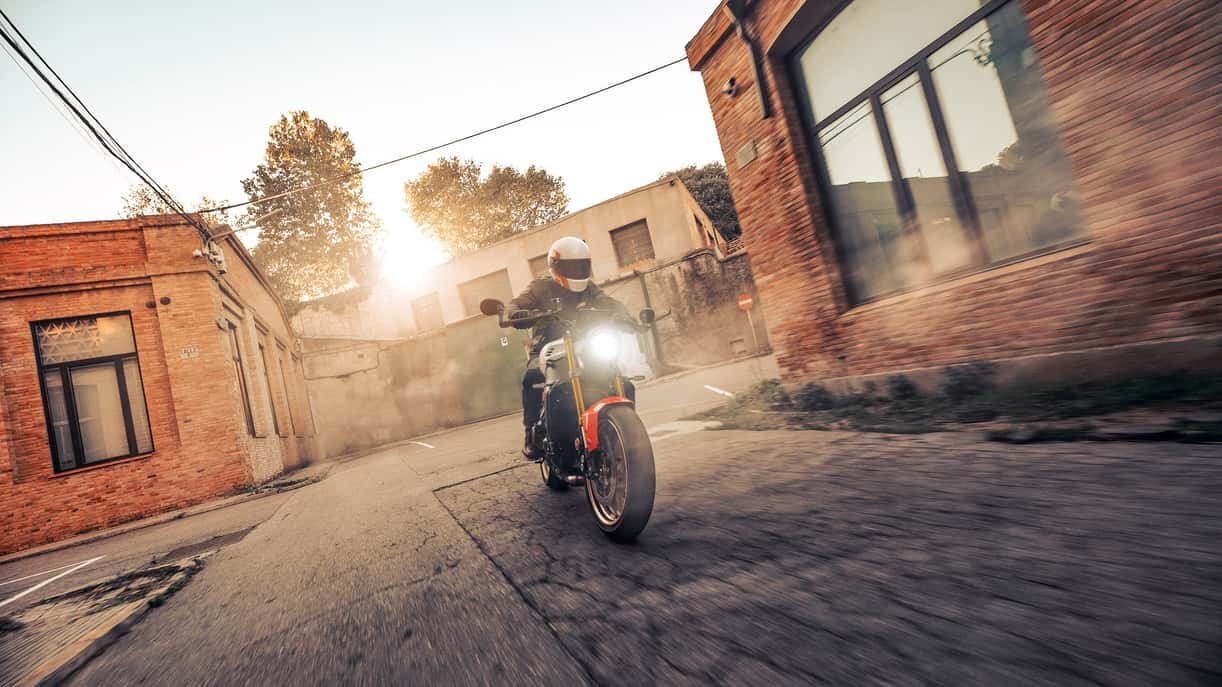 2025 Yamaha XSR900ASW