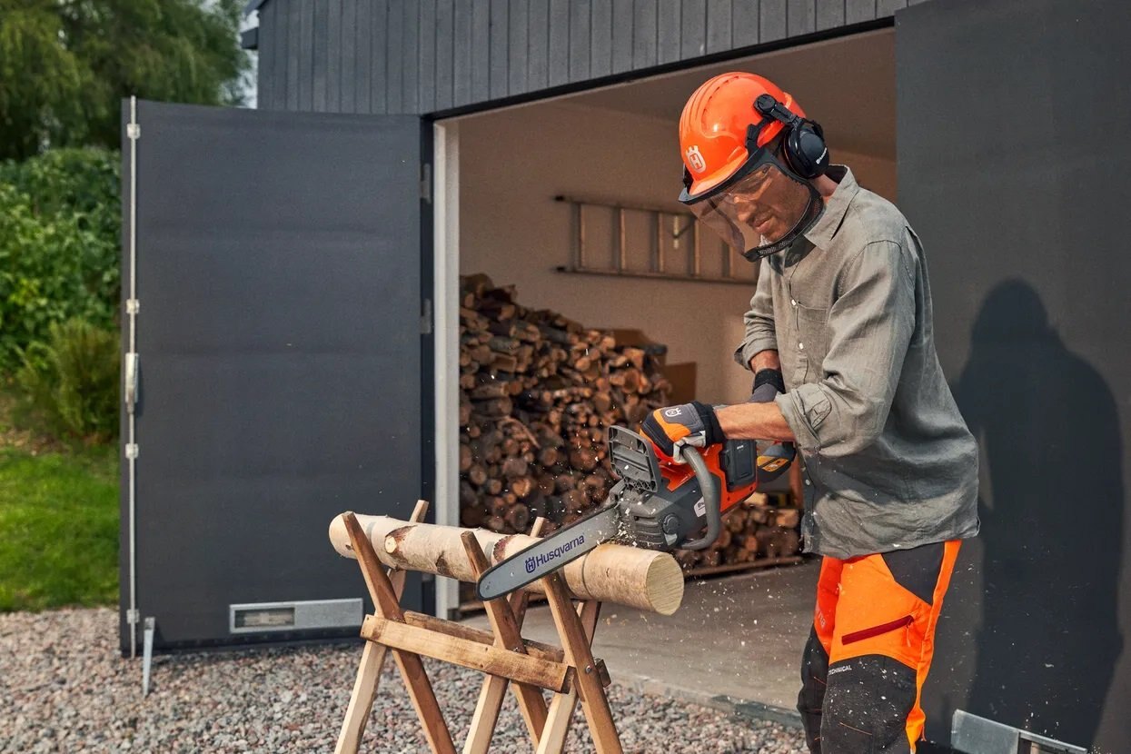 HUSQVARNA Power Axe 225i (battery and charger included)