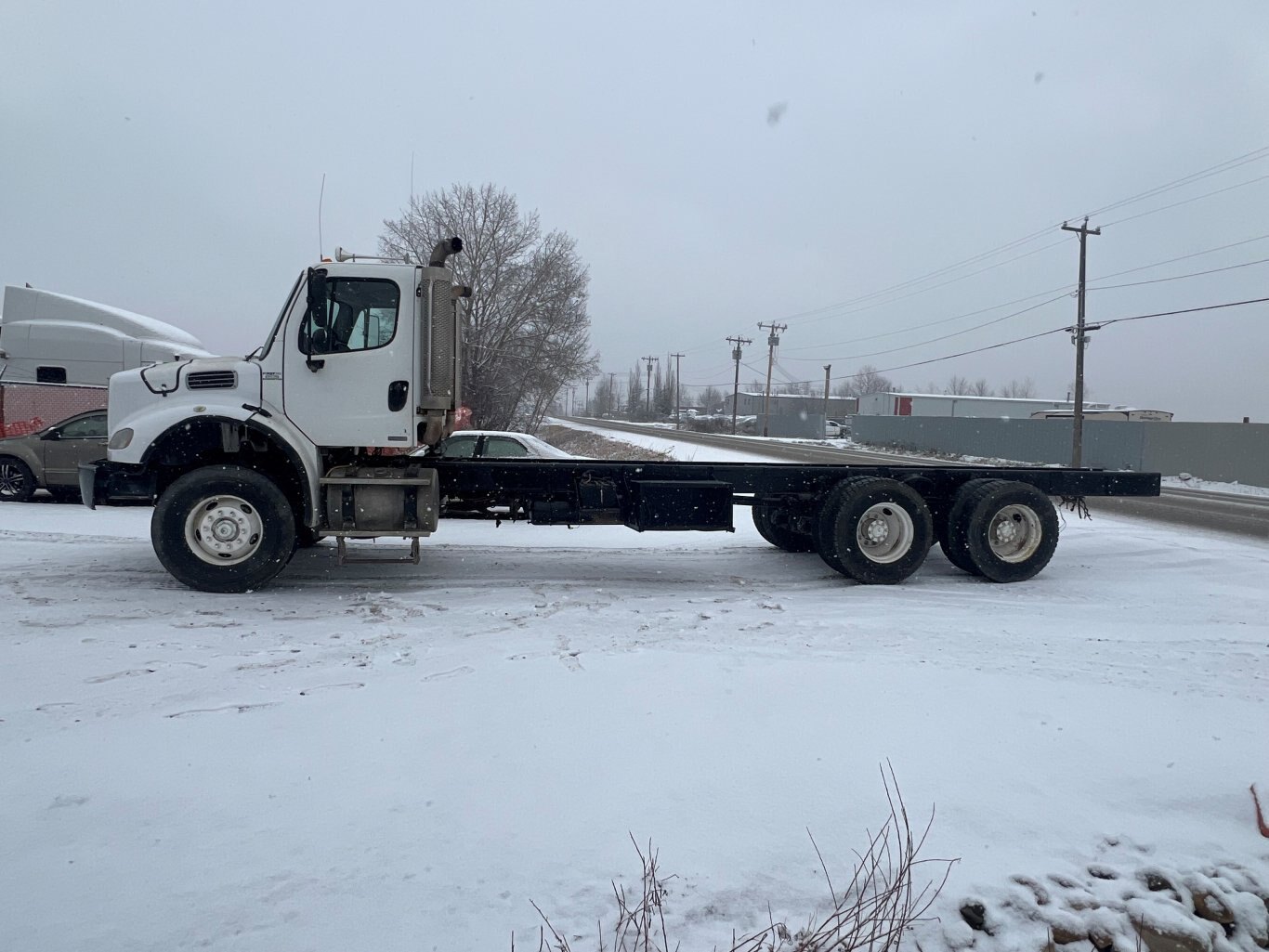 2007 Freightliner M2112V T/A Cab and Chassis